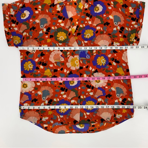 Cabi Replay Top # 5892, Flower Toss Patterned Cap Sleeve V-neck Blouse, Small - Picture 14 of 16